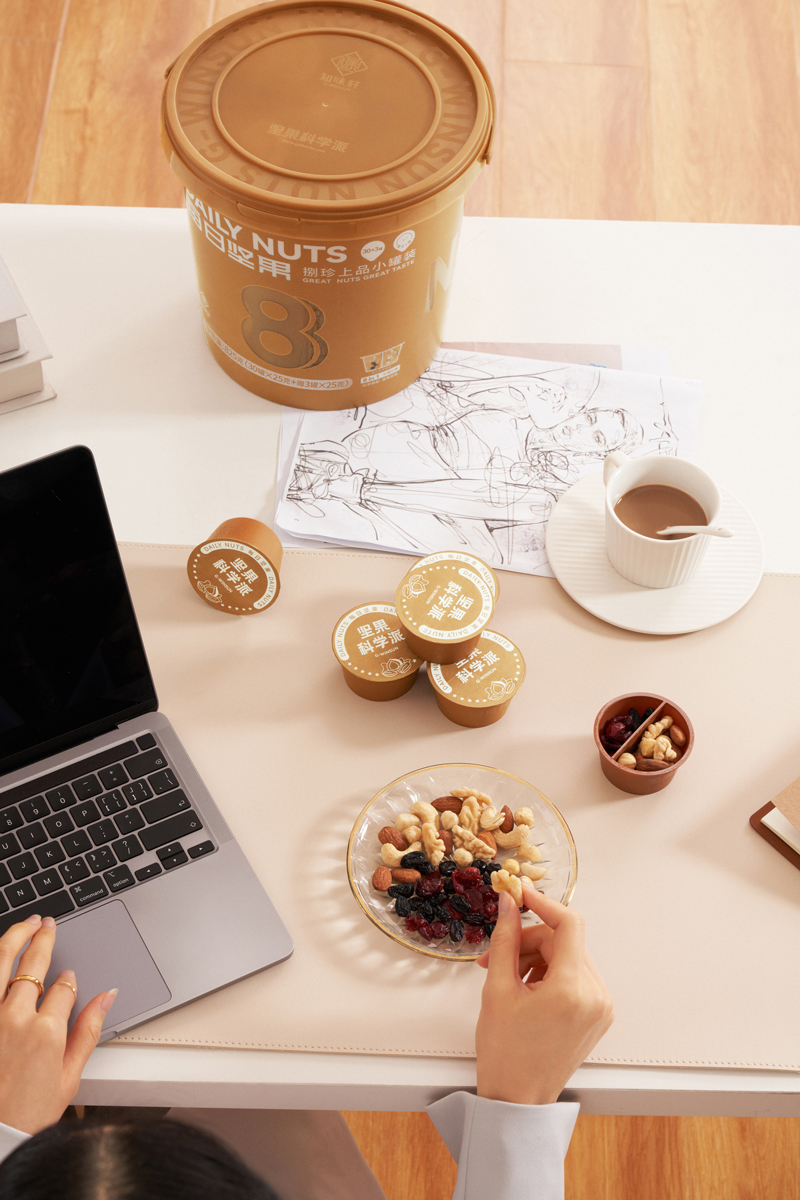 桶裝每日(rì)堅果鼻祖——知(zhī)味軒：打造健康美(měi)味的(de)營養選擇